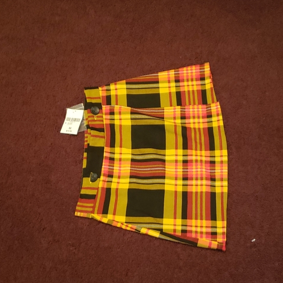 Skirt -Short - Picture 2 of 3